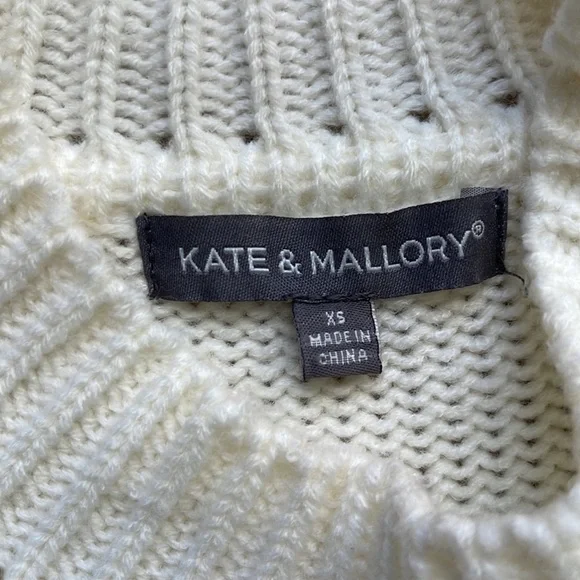 V Neck sweater vest. Size XS from Kate and Mallory. Great condition - Picture 4 of 4